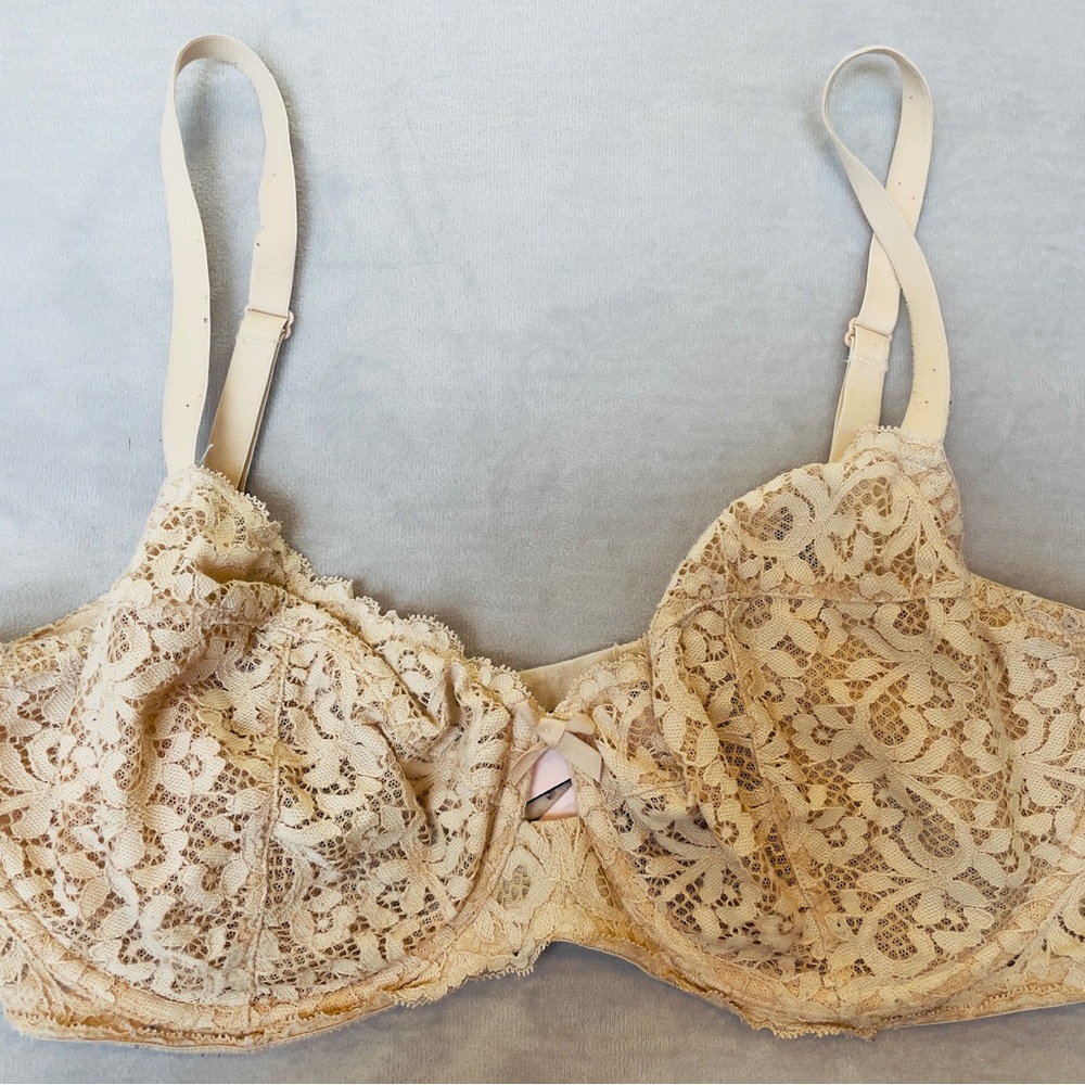 Victoria's Secret Cream Lace Bra